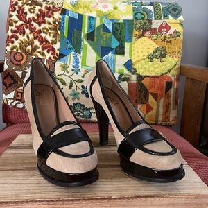 Yves Saint Laurent
YSL JEANNE LOAFERS-Beige Velvet